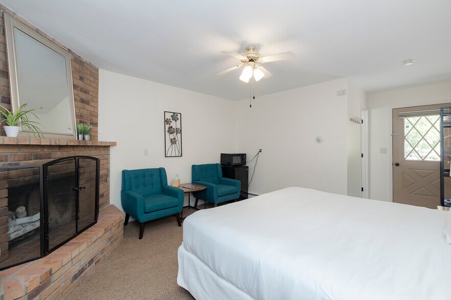 More Photos Of 425 County Road 5001, Fraser Hotel For Sale