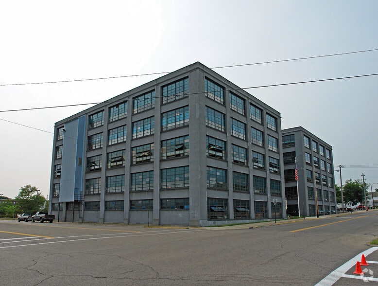 Primary Photo Of 300 S Center St, Springfield Manufacturing For Sale