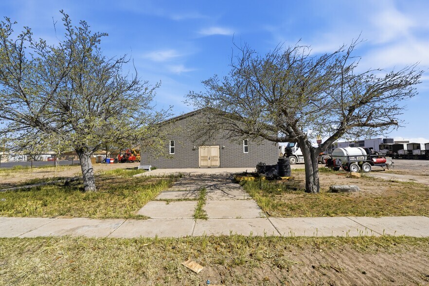 More Photos Of 606 Romero St, Belen Flex For Sale