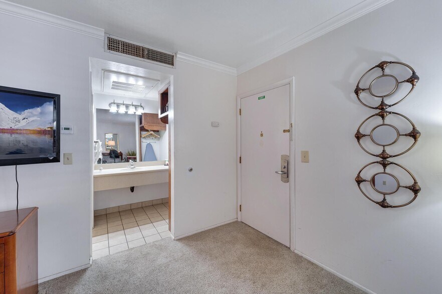 More Photos Of 423 W Main St, Vernal Hotel For Sale