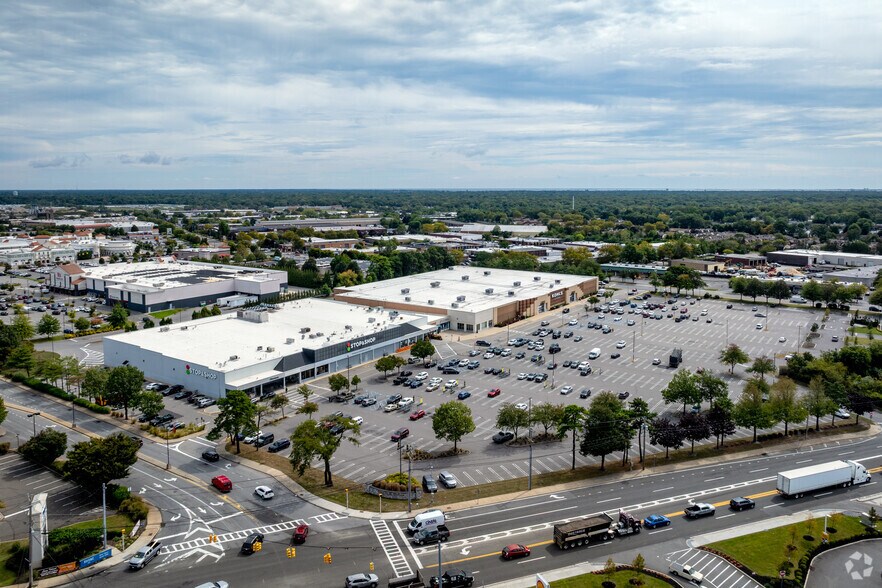 More Photos Of 403-421 Commack Rd, Deer Park Unknown For Lease