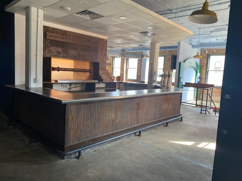 More Photos Of 111 23rd St, Galveston Bar For Lease