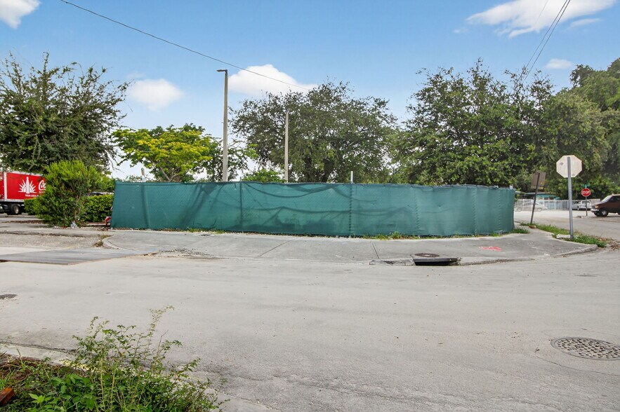 More Photos Of 5434 NE Miami Ct, Miami Land For Sale