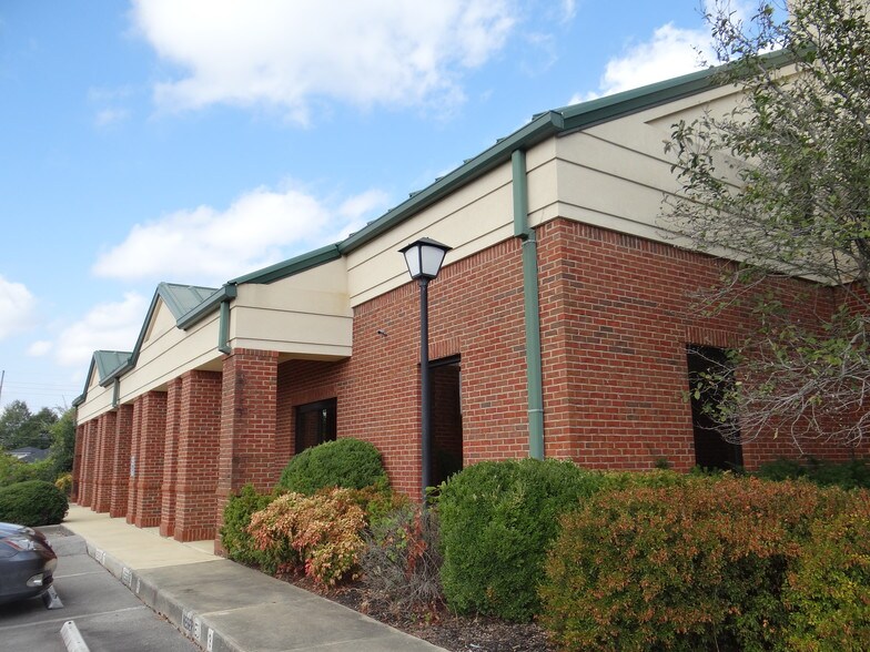 More Photos Of 250 Sun Temple Dr, Madison Medical For Lease