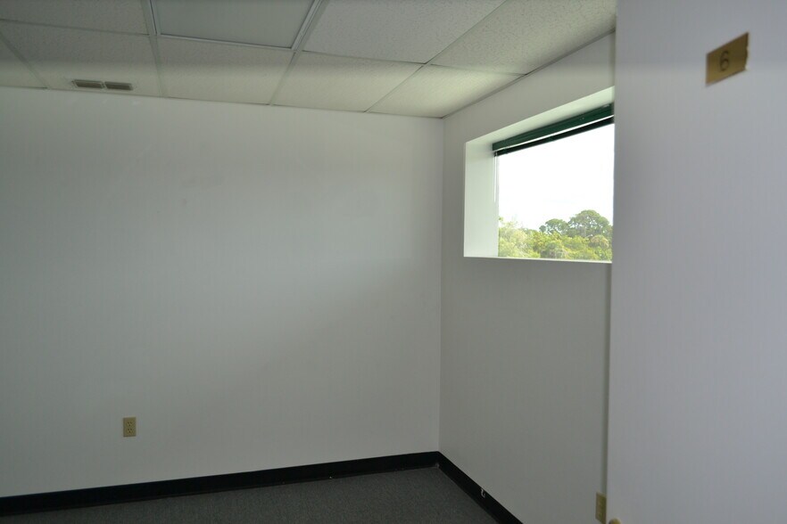 More Photos Of 1460 S McCall Rd, Englewood Medical For Sale