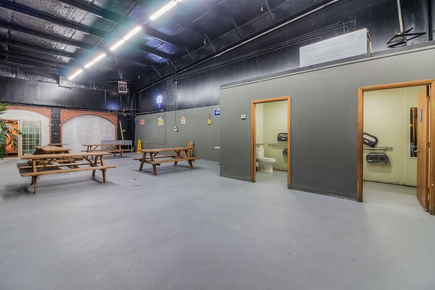 More Photos Of 1319 E 1st Ave, Zillah Restaurant For Sale
