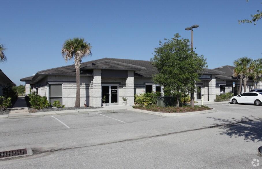 Primary Photo Of 7345 Professional Pky, Lakewood Ranch Medical For Lease