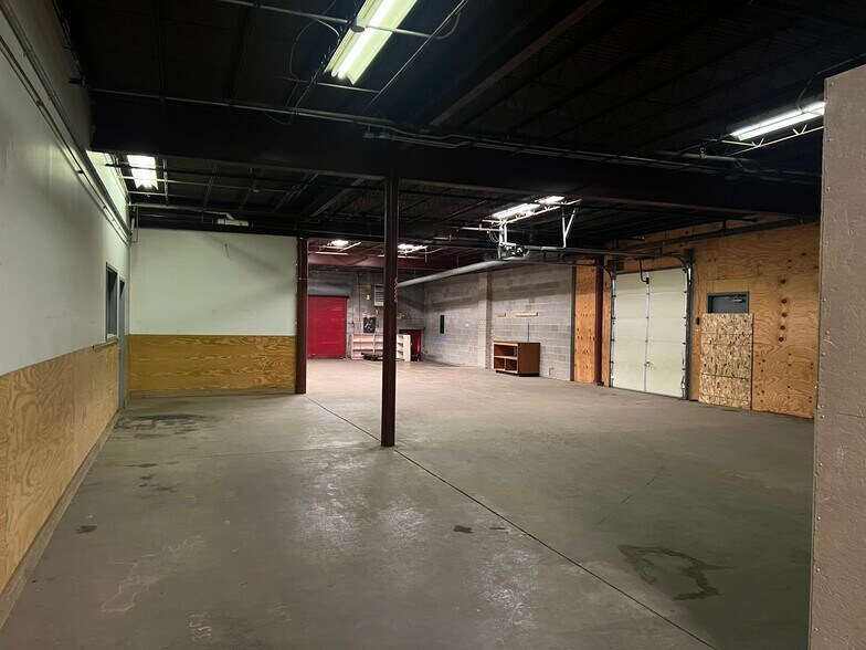 More Photos Of 1020-1060 Saw Mill Run Blvd W, Pittsburgh Warehouse For Lease