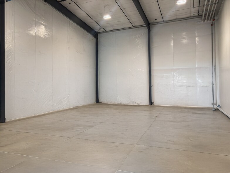 More Photos Of 62864 Oxford Ct, Bend Industrial For Lease