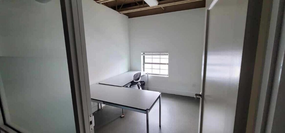 More Photos Of 4947 31st St, Long Island City Warehouse For Lease