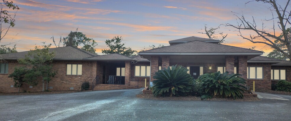 Primary Photo Of 501 W Oneida St, Waycross Medical For Sale