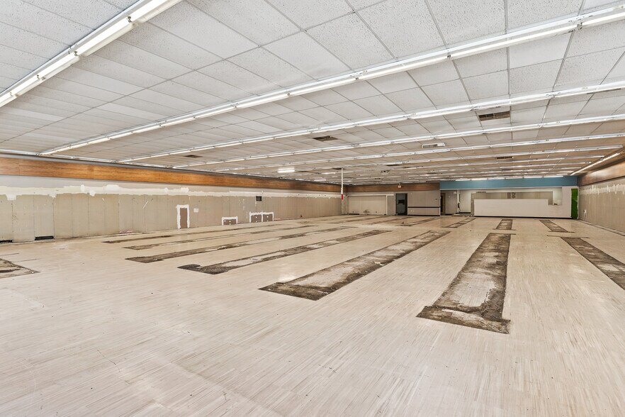 More Photos Of 32 Union St, Easthampton Storefront For Lease