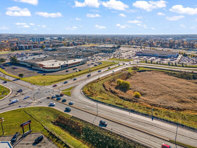 More Photos Of 920 Rue Douglas, St-Jean Freestanding For Sale