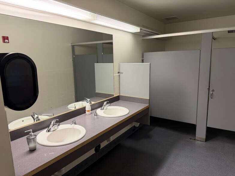 More Photos Of 1784 N Aaron Dr, Tooele Office For Sale