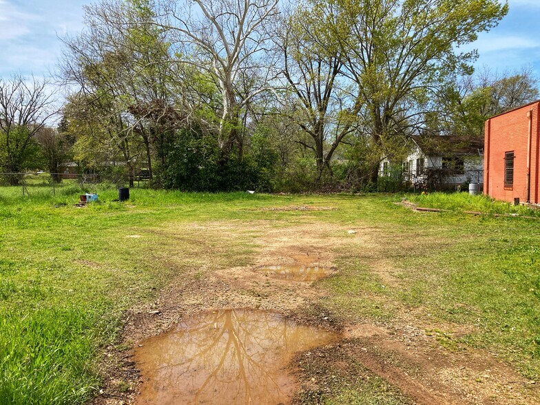 More Photos Of 302 S Louise St, Atlanta Light Manufacturing For Sale