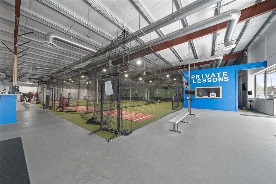 More Photos Of 2401 SE 58th Ave, Ocala General Retail For Sale