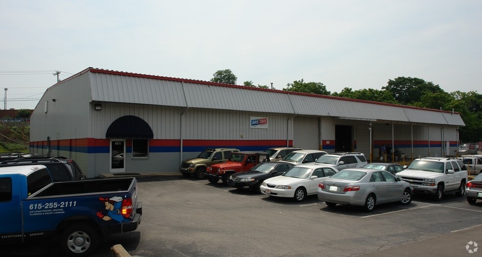 More Photos Of 4061-4081 Powell Ave, Nashville Distribution For Lease