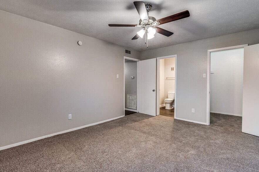 More Photos Of 834 Timberlake Dr, Arlington Apartments For Sale