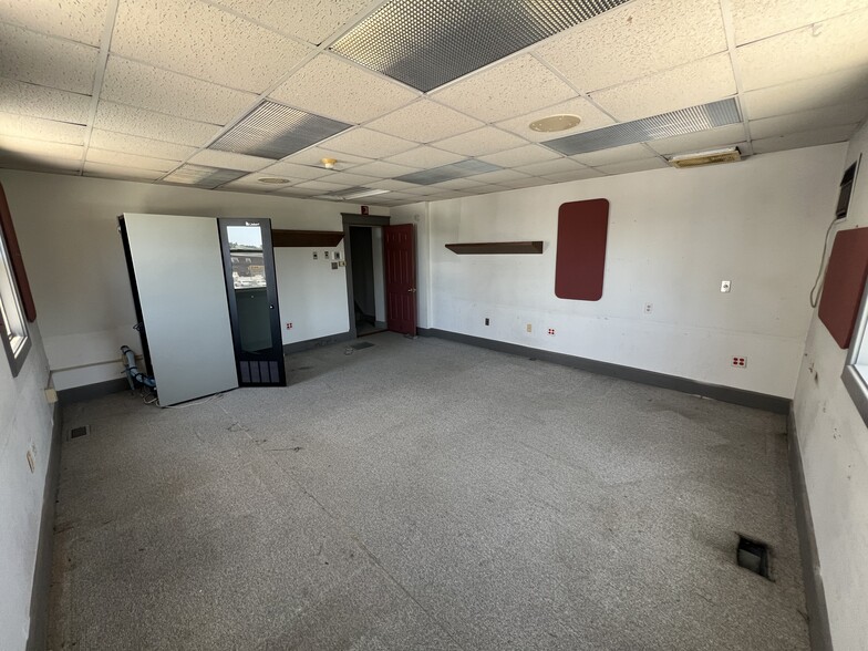 More Photos Of 7518-7526 Harford Rd, Baltimore Office For Lease