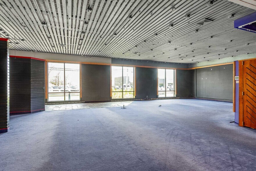 More Photos Of 120 Andover St, Danvers Freestanding For Lease