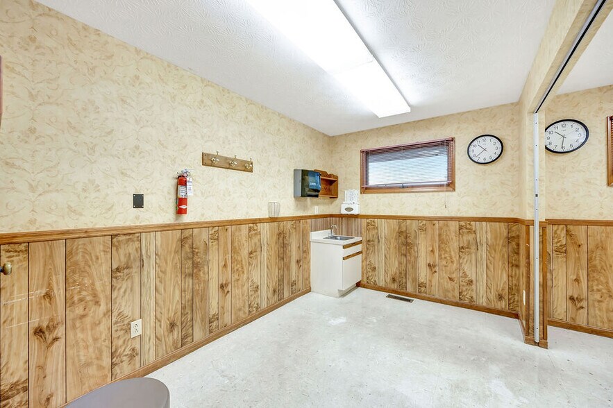 More Photos Of 1 Marty Ln, West Alexandria Medical For Sale