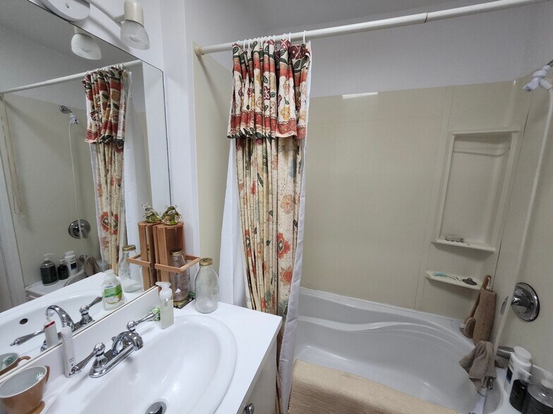 More Photos Of 301-307 Boul Du Havre, Salaberry-de-valleyfield Apartments For Sale