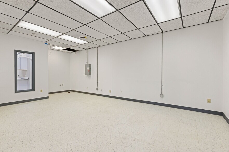 More Photos Of 1700 55th St, Boulder Warehouse For Sale