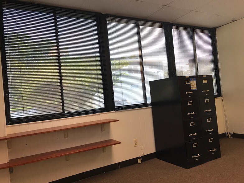 More Photos Of 30 S Ocean Ave, Freeport Loft Creative Space For Lease