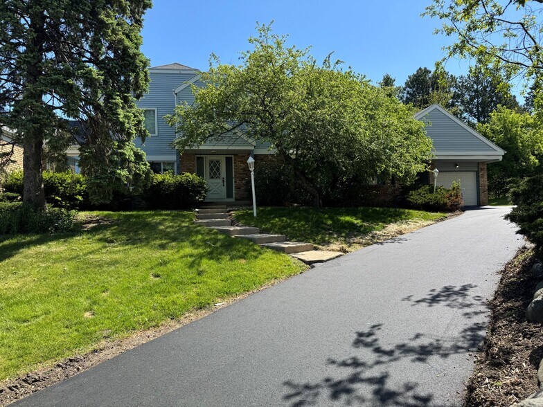 Primary Photo Of 25 Coronado Ct, Madison Apartments For Sale