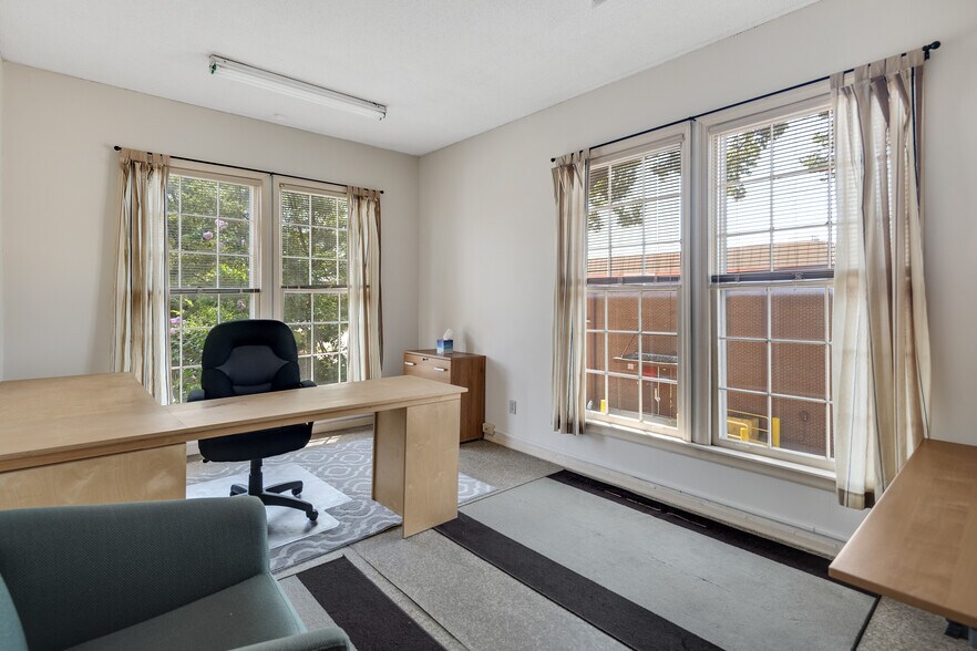 More Photos Of 40 S Idlewild St, Memphis Office For Sale