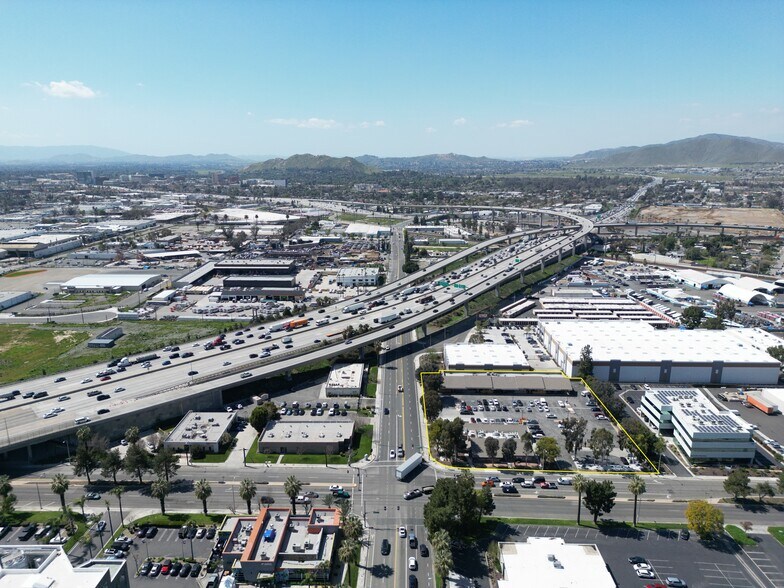 More Photos Of 1725 Spruce St, Riverside Restaurant For Sale