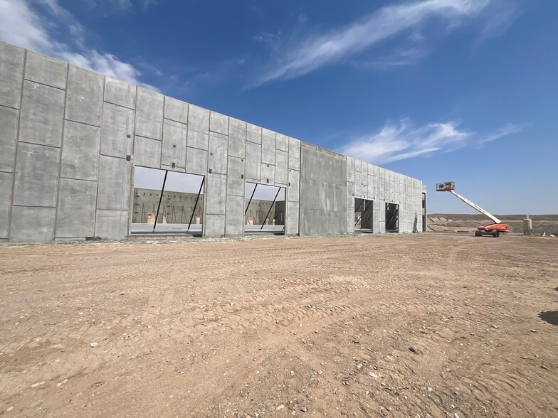 More Photos Of Laughlin Ranch Blvd, Bullhead City Warehouse For Lease