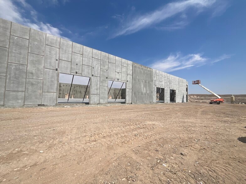 More Photos Of Laughlin Ranch Blvd, Bullhead City Warehouse For Lease