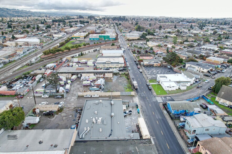 More Photos Of 707 Douglas Ave, Oakland Manufacturing For Lease