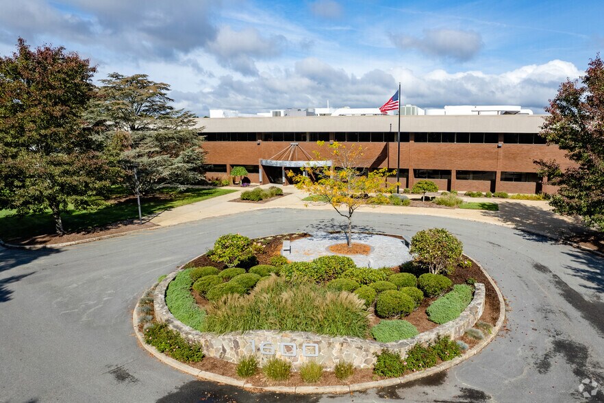 More Photos Of 1600 Division Rd, West Warwick Distribution For Lease