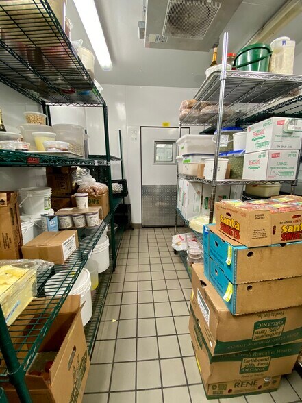 More Photos Of 826 Pico Blvd, Santa Monica Storefront For Sale