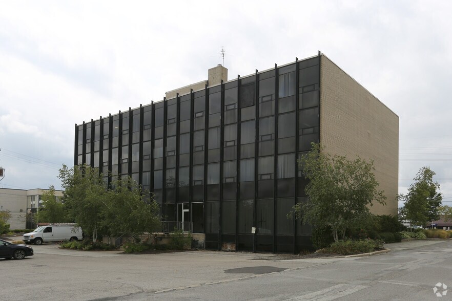 More Photos Of 5333 Northfield Rd, Bedford Office For Sale