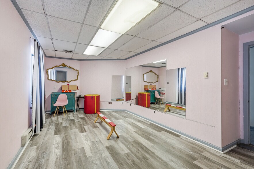 More Photos Of 2 S Main St, Woodstown Storefront Retail Residential For Sale
