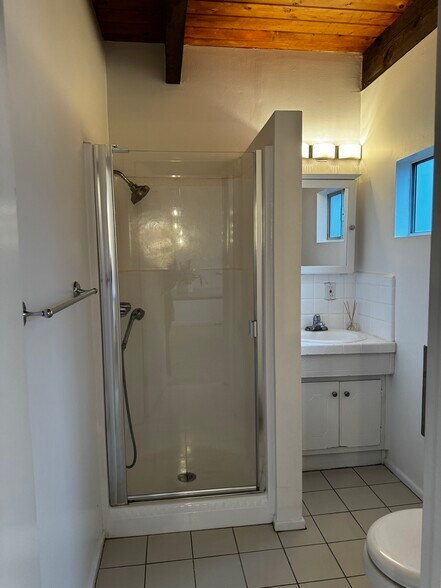 More Photos Of 1418 Abbot Kinney Blvd, Venice Office Residential For Lease