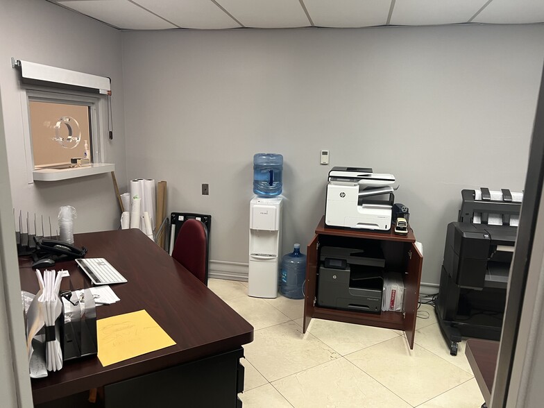 More Photos Of 4651 Sheridan St, Hollywood Medical For Sale