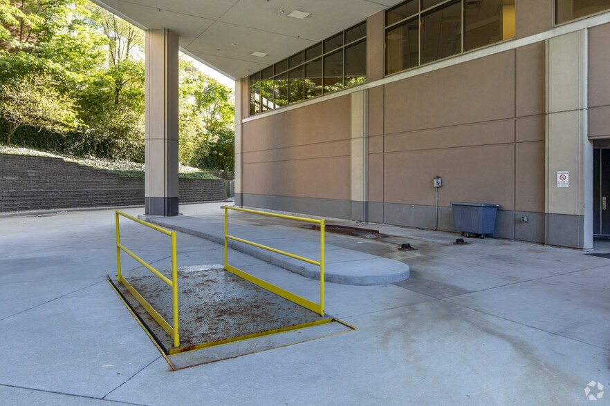 More Photos Of 640 Eden Park Dr, Cincinnati Medical For Lease