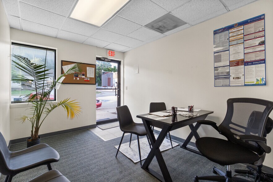 More Photos Of 1119-1123 Merriam Ln, Kansas City Office For Sale