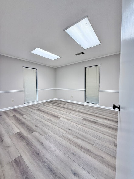 More Photos Of 11285 elkins Rd, Roswell Office Residential For Lease