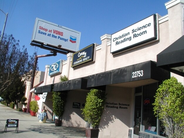 More Photos Of 22753-22755 Ventura Blvd, Woodland Hills Storefront For Lease