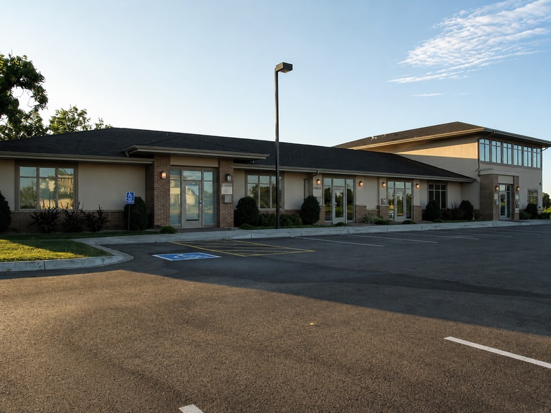 More Photos Of 12 Long Lake Rd, Mahtomedi Office For Sale