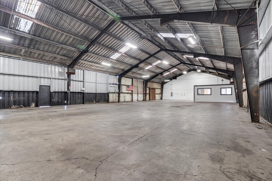 More Photos Of 141 Helman Ln, Cotati Warehouse For Lease