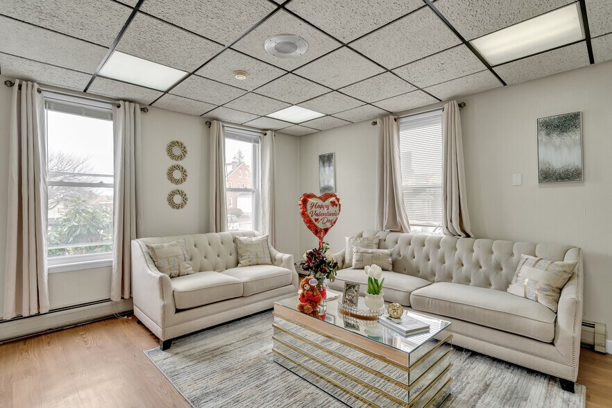 More Photos Of 161 High St, Taunton Office Residential For Sale