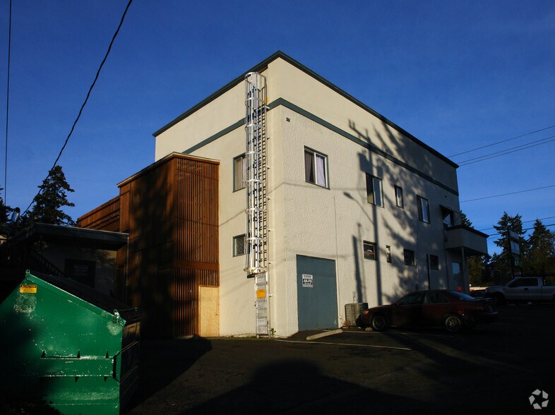 More Photos Of 14401 Greenwood Ave N, Seattle Freestanding For Sale