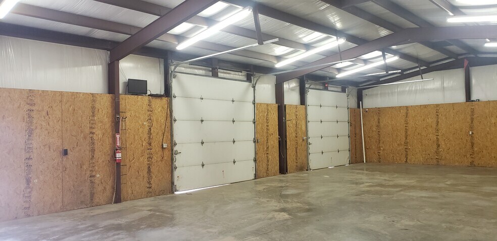 More Photos Of 210 Vicksburg St, Odessa Industrial For Lease