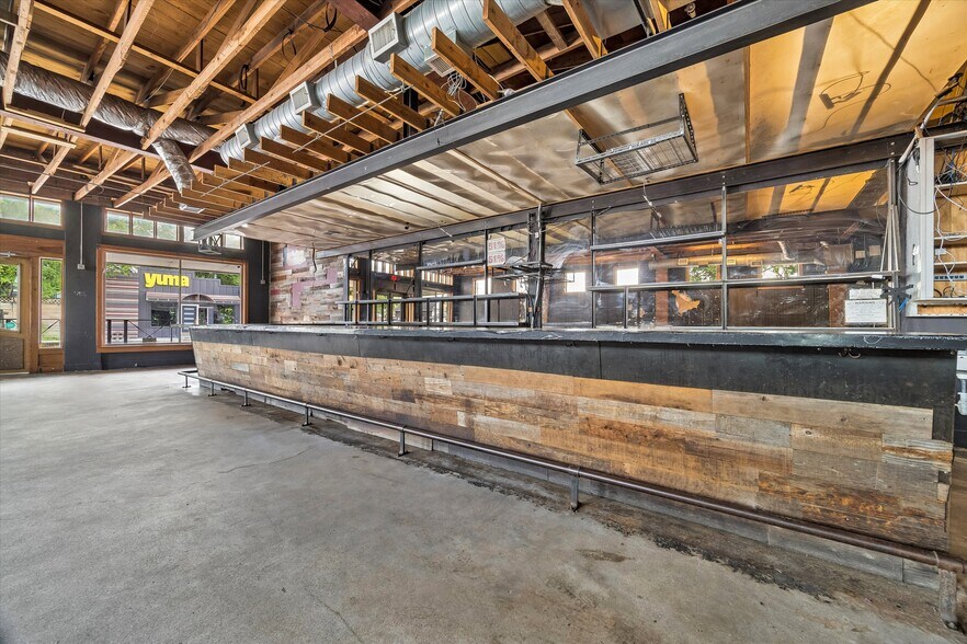 More Photos Of 4218 Washington Ave, Houston Bar For Sale